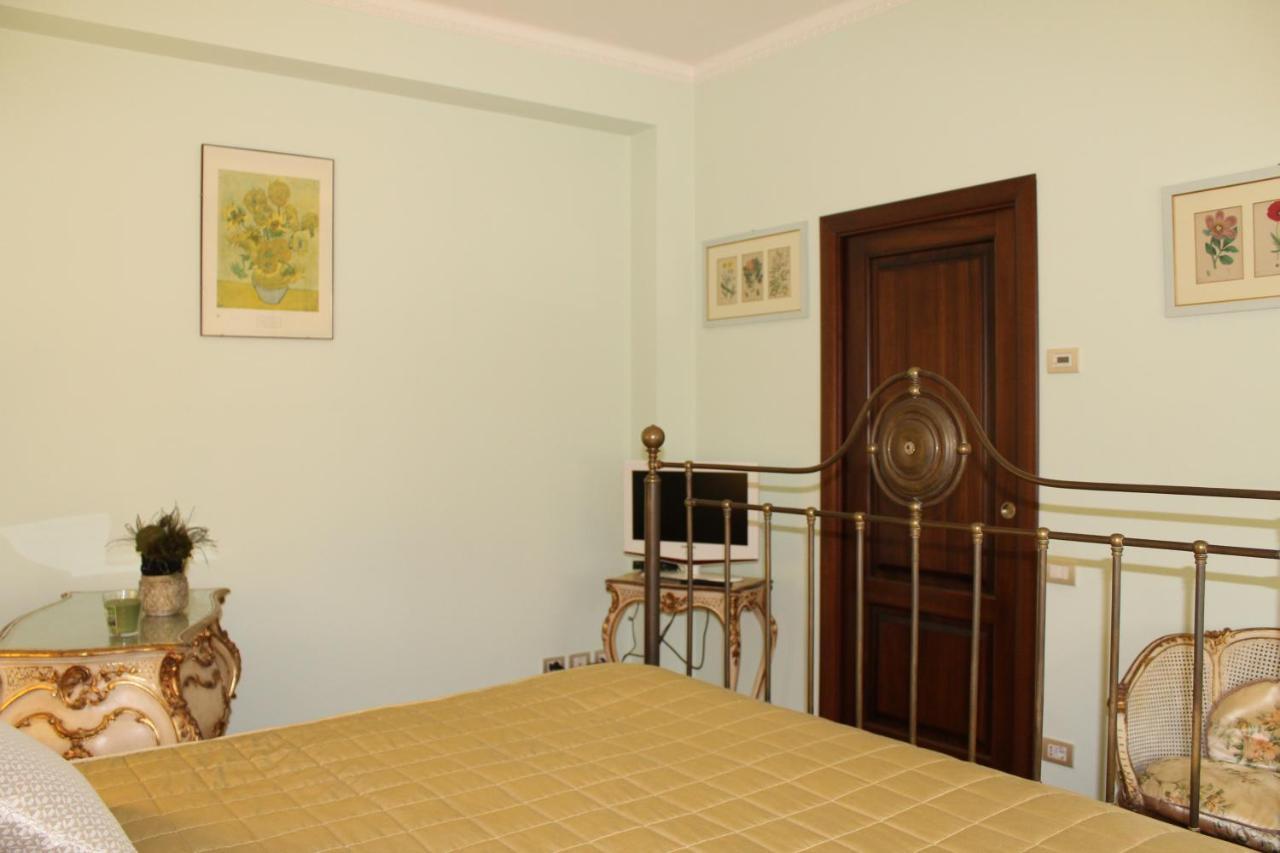 Bed and Breakfast Tres Chic Чивитанова-Марке Экстерьер фото